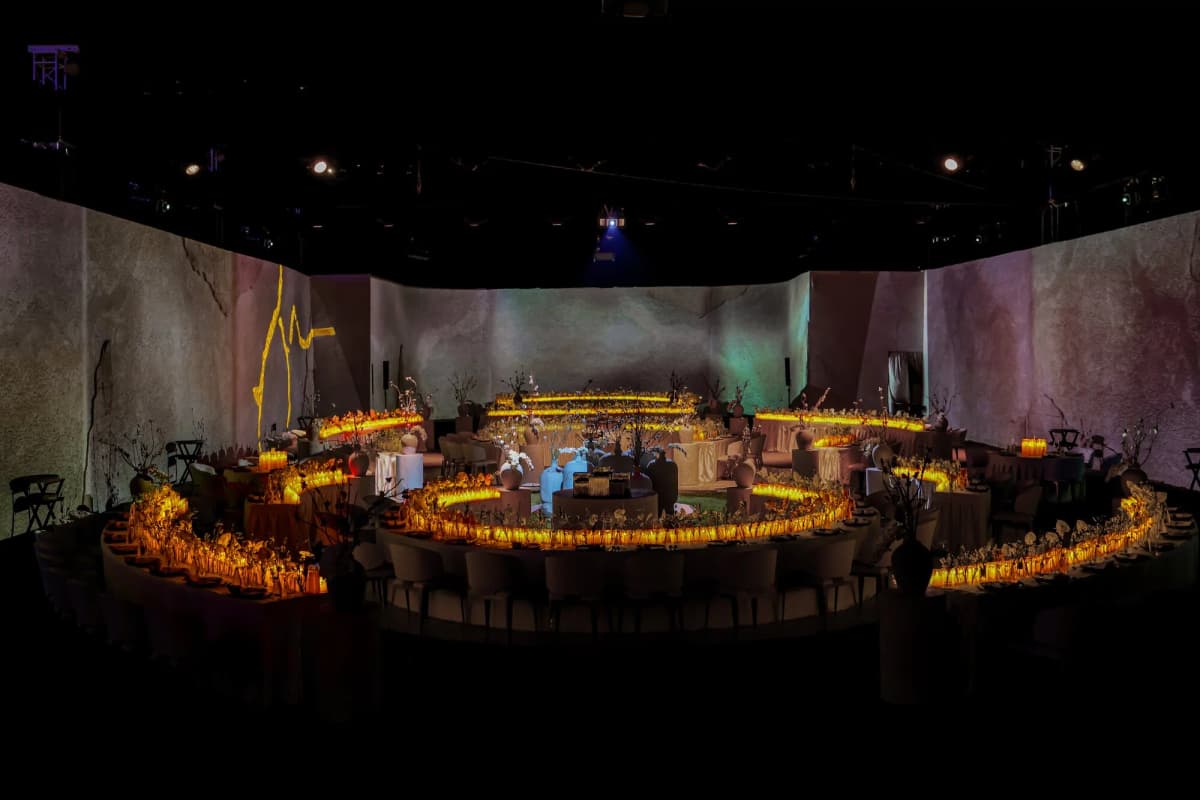Envelop immersive architectural lighting 5
